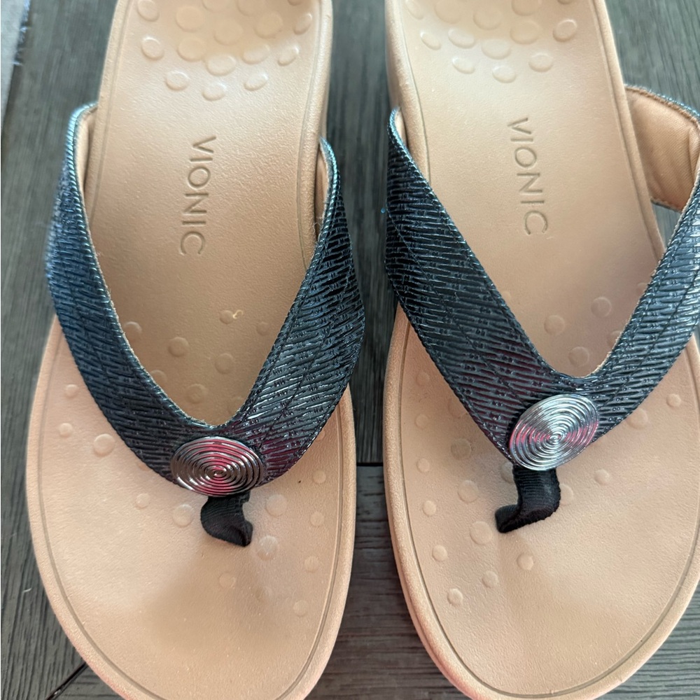 Vionic Black and Tan Women's Sandals